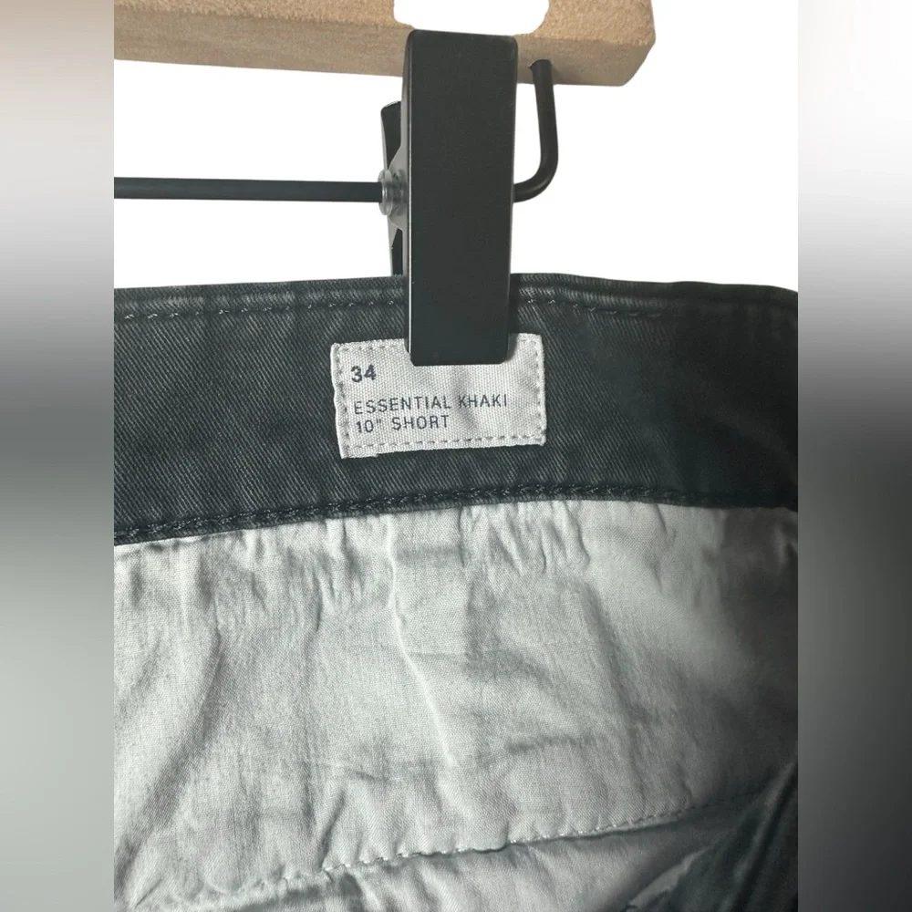 GAP Essential Khaki‎ Shorts Gray Size 34 10” Inseam